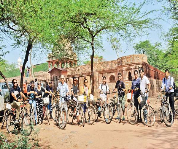दिल्ली के पहले शहर की एतिहासिक राहें
