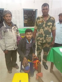 सर्प दंश के शिकार ग्रामीणों की बीएसएफ ने की मदद