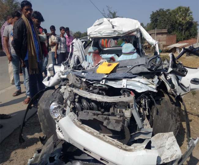 बिहार में भीषण सड़क हादसा: ट्रक से जा टकरायी अॉल्टो कार, पांच लोगों की दर्दनाक मौत