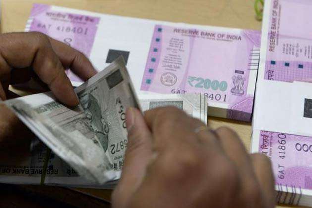 रिकॉर्ड ऊंचाई पर रुपया, आम आदमी को होंगे 4 बड़े फायदे