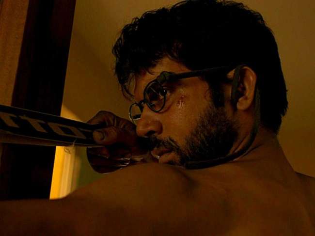 फिल्म रिव्यू: जिजीविषा की रोचक कहानी 'ट्रैप्ड' (चार स्टार)