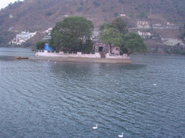 कहीं इतिहास न बन जाए भीमताल झील