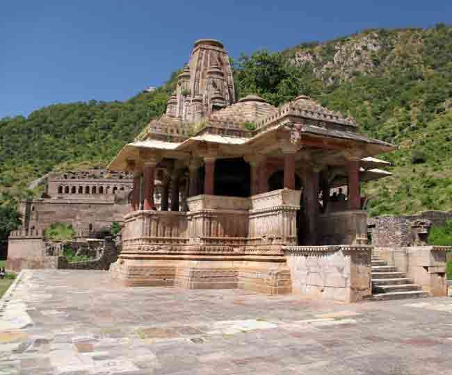 जानें इन पांच मंदिरों की डरावनी कहानियां