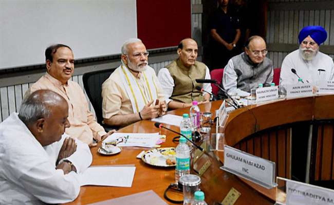 गोरक्षा के नाम पर हिंसा बर्दाश्त नहीं, विपक्ष की रणनीति पर पीएम ने फेरा पानी