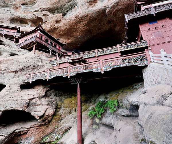 सालों से एक खंभे के सहारे खड़ा है ये अनोखा मंदिर