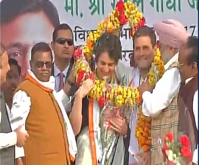 यूपी चुनाव: रायबरेली में राहुल ने मोदी को जमकर कोसा, प्रियंका बिना बोले लौटी