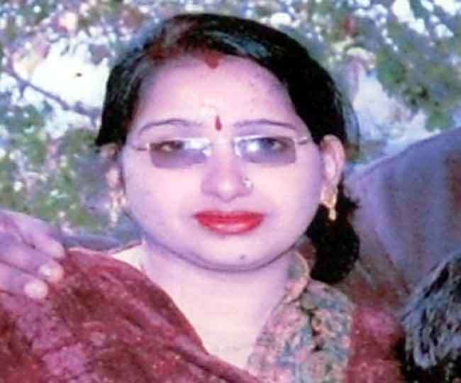 पहले गला दबाकर की पत्नी की हत्या, फिर पुलिस को कर दिया फोन