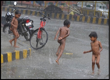 बारिश ने दिलाई भीषण गर्मी से राहत