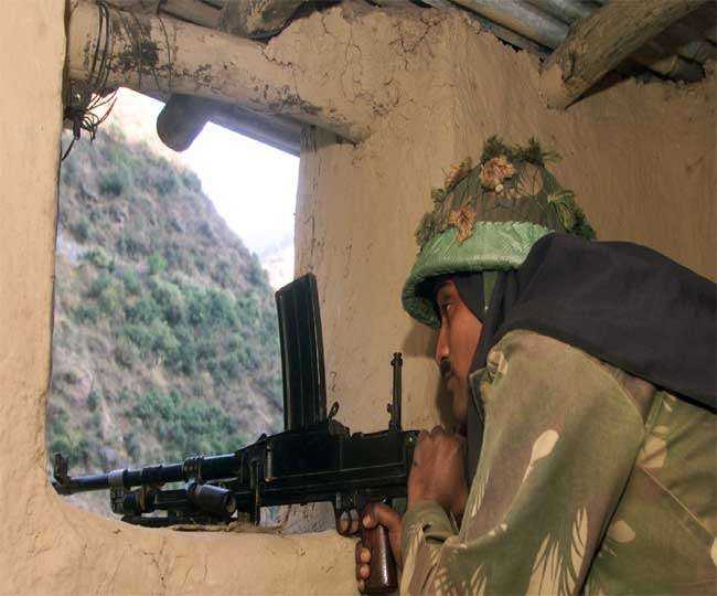 LoC के करीब नौशहरा में युद्ध स्तर पर चल रहा सौ बंकरों का निर्माण कार्य
