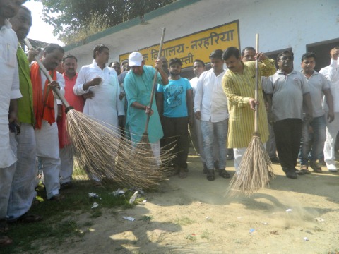 आबकारी मंत्री ने की स्वच्छता अभियान की शुरुआत