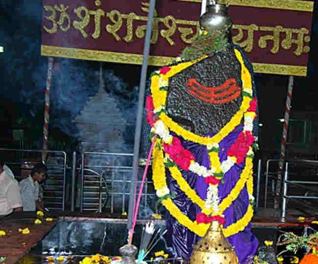 शनि को करना है संतुष्ट तो ऐसे करें पूजा