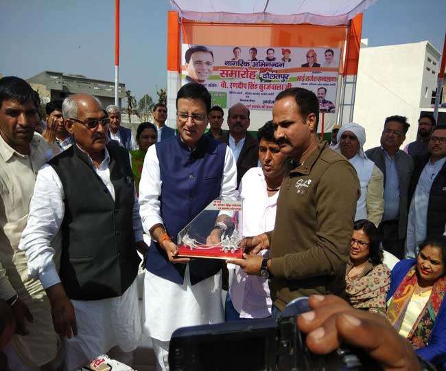 अमित शाह की रैली में न युवा आए आैर न उठी हुंकार: सुरजेवाला