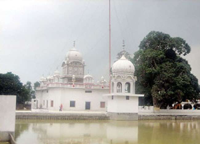 एक मान्यता यह भी है कि इस वृक्ष से जो भी वरदान मांगों पूरा होता है