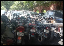थाने में जंग खा रहे दर्जनों जब्त वाहन
