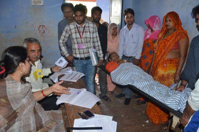 दर्द से कराहती मरीज के हौसले को डॉक्टर का सलाम