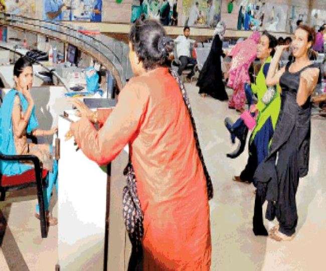 VIDEO: उस्ताद की हत्या पर किन्नरों का शहर भर में उग्र प्रदर्शन