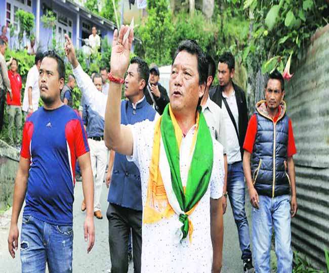 दार्जिलिंग में सड़क पर उतरे गोजमुमो समर्थक, हिल्स पूरी तरह बंद रहा