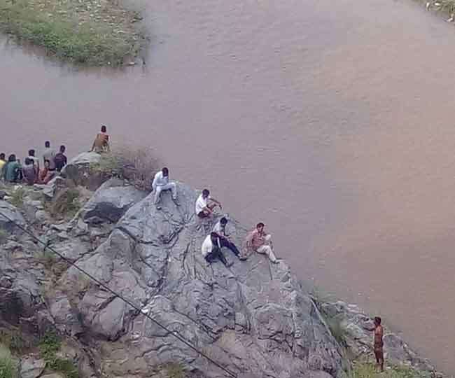 नदी में डूबा किशोर, साथियों ने छिपा दिए मोबाइल और कपड़े
