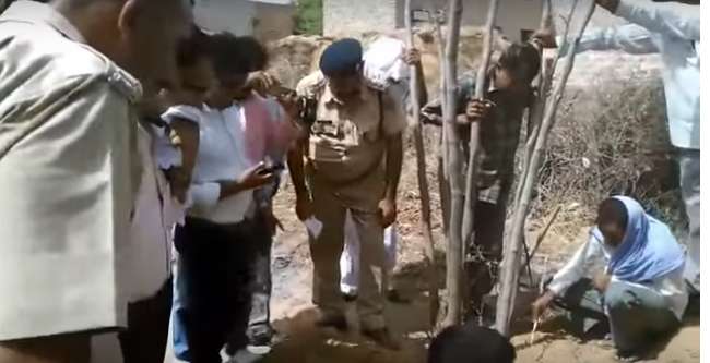 कब्र से निकाला 8 महीने पहले दफनाए बच्चे का शव