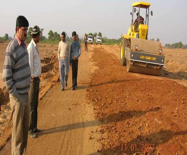 सड़क बिना दौड़ नहीं पा रही ग्राम विकास की गाड़ी