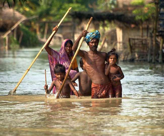 बिहार से असम तक बाढ़ का कहर, हजारों गांव जलमग्न, 300 से ज्यादा की मौत