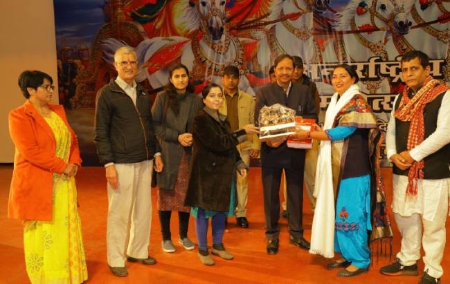 जीवन जीने की कला सीखाती है गीता : डा. कायत