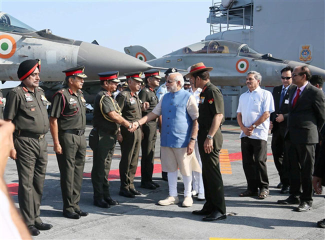 समंदर के सिकंदर बने मोदी, देखें तस्वीरें