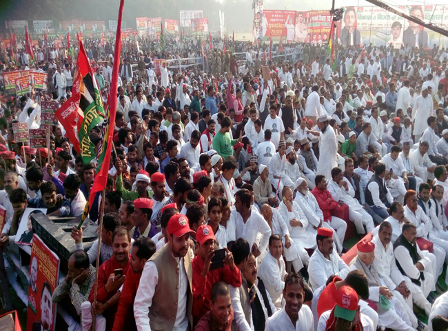 देखें तस्वीरें : अखिलेश यादव की विकास से विजय की ओर यात्रा में उमड़ा जनसैलाब