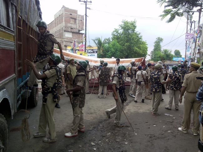 Pics: अनंत समर्थकों का दक्षिण बिहार पर कब्जा, असहाय हुई पुलिस