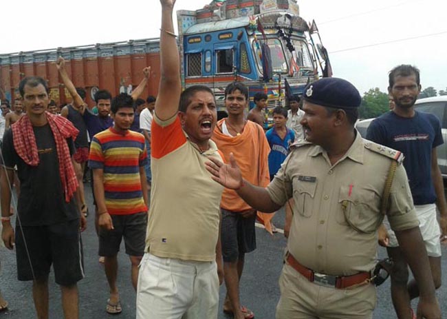 Pics: अनंत समर्थकों का दक्षिण बिहार पर कब्जा, असहाय हुई पुलिस