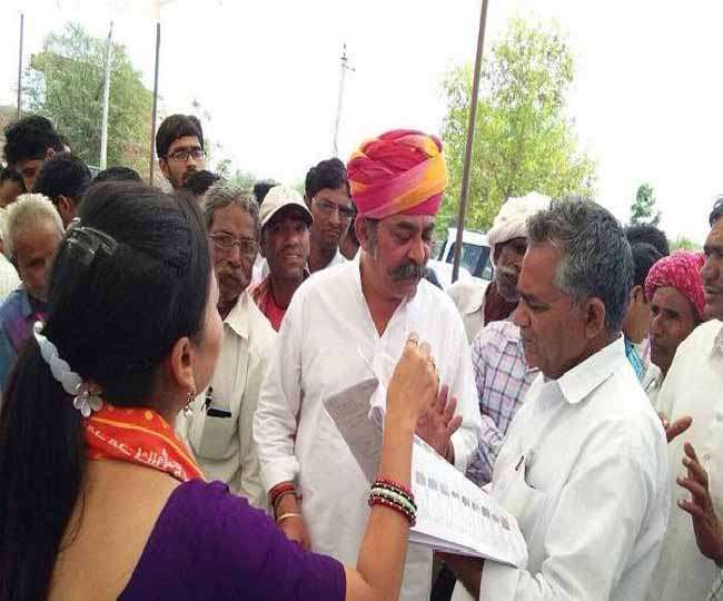 शराब की दुकान हटाने को लेकर मतदान हुआ