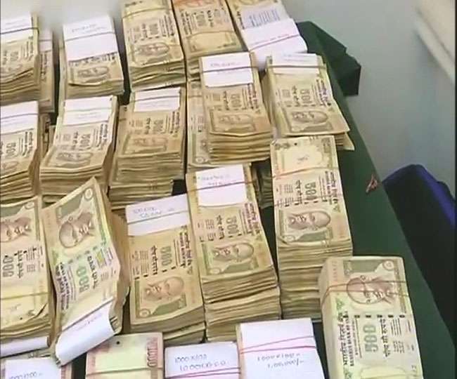हैदराबाद में 1 करोड़ 35 लाख के पुराने नोटों के साथ 3 गिरफ्तार
