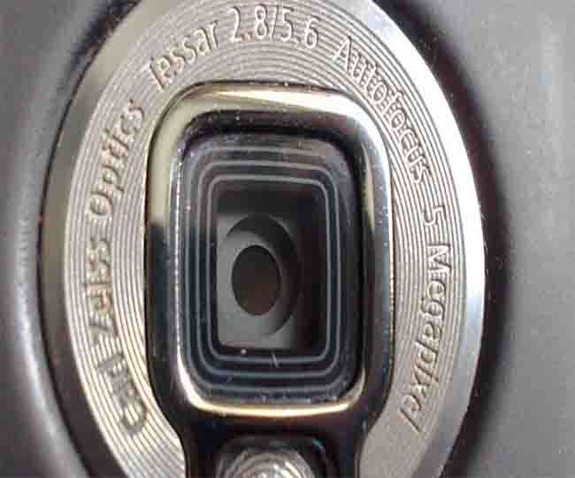 स्मार्टफोन के कैमरा लेंस में आ गया है स्क्रैच, तो करें ये उपाय