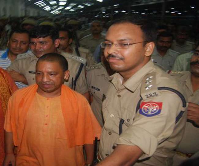 मुख्यमंत्री बनते ही योगी की बढ़ी सुरक्षा, चार सौ पुलिसकर्मी तैनात