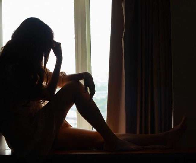 पति के दोस्त ने महिला को जाल में फंसाया, भाइयों के साथ मिलकर करता रहा सामूहिक दुष्कर्म