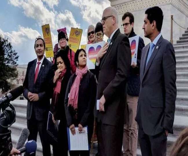 घृणा अपराध के विरोध में व्हाइट हाउस के सामने भारतीयों की रैली