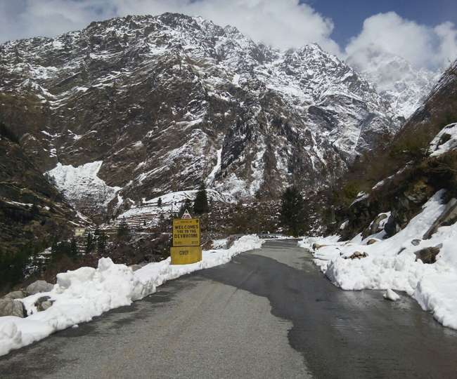 चमोली से लेकर पिथौरागढ़ तक चोटियों पर बर्फबारी