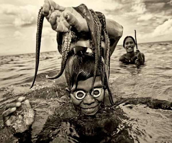 आखिर क्यों समुद्र में ही रहती है इंसानों की ये प्रजाति