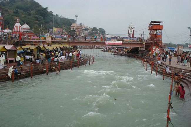 इस तरह गंगा को नष्ट करना चाहती है सरकार