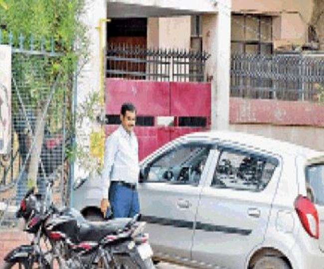 नोटबंदी के बाद सबसे बड़ी कामयाबी, छापेमारी में अफसर के घर मिला 10 करोड़ कैश
