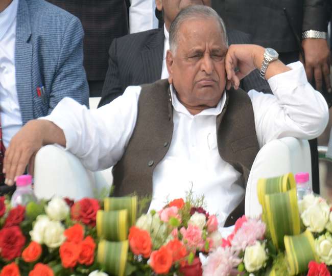 बिजली विभाग ने मुलायम सिंह को थमाया चार लाख का बिल