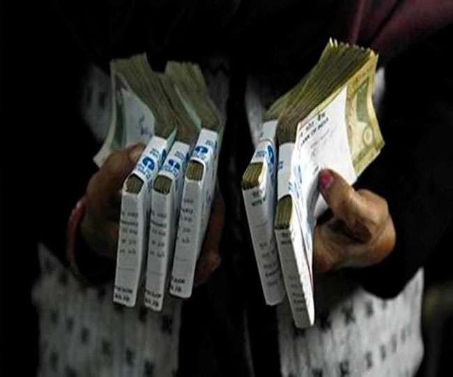 नोटबंदी के चलते 1.52 लाख अस्थाई कर्मियों की नौकरी गई