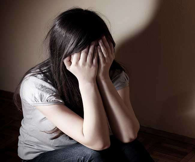 बच्चों का रखें ध्यान, उपेक्षा से दुखी छात्रा ने क्लासरूम में लगा ली फांसी