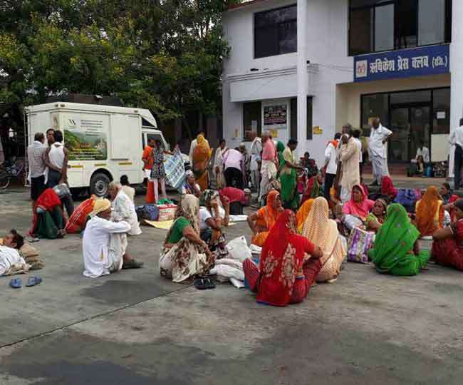 बदरीनाथ जाने वाले यात्रियों को प्रशासन ने ऋषिकेश में रोका