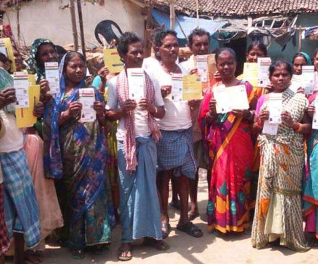 आधार कार्ड में हुई बड़ी गड़बड़, घर बैठे खुद ही ऐसे करें सुधार