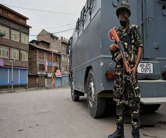 छह पुलिसकर्मियों के हत्यारे और लश्कर आतंकी बशीर की तलाश में छापेमारी