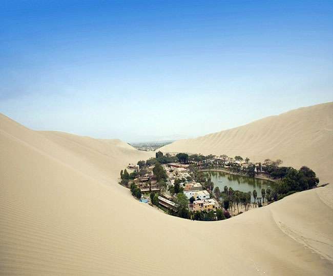 चारों तरफ बेजान मरुस्थल और बीचों-बीच बसा है सपने की दुनिया जैसा ये गांव