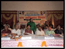 कलम व कुदाल दोनों चलाने वाले श्रमिक : श्रम संसाधन मंत्री