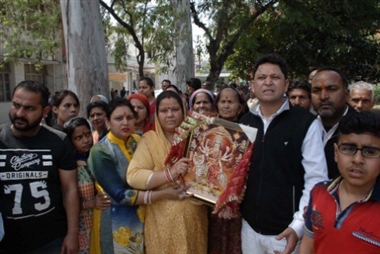 मंदिर का निर्माण रुकवाने पर जताया रोष