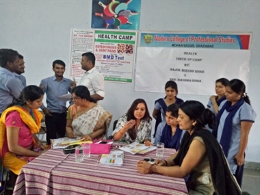 स्वास्थ्य शिविर का विद्यार्थियों ने उठाया लाभ